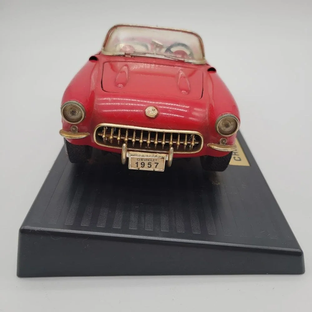 Road Tough 1957 Red Chevrolet Corvette Diecast 1:18 Scale‎ #92018 Display Stand